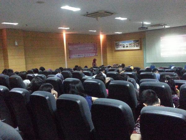 Flows2014's tweet photo. Berikut adalah suasana di dalam auditorium Sarwono Gedung A lantai 1 RSCM #flows2014 http://t.co/4LrbjkaoYb