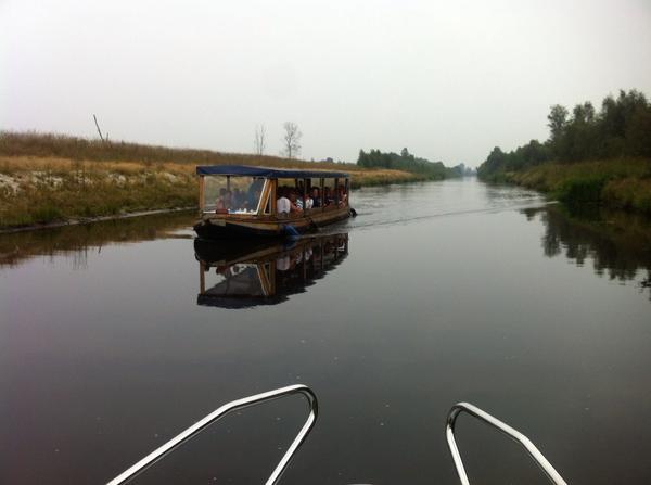 EpcoOngering's tweet photo. Opnames #rtlvaartv op de #veenvaart in #drenthe  Dwars door prachtige bossen en openluchtmuseum #veenpark http://t.co/QIz6QXL0wi