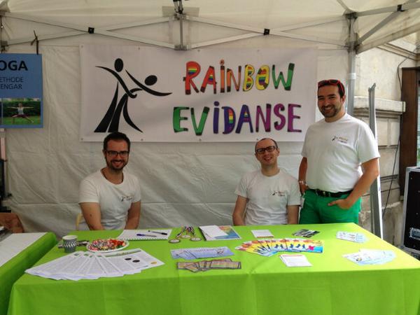 LesGaisMusette's tweet photo. #LaRentreeDeREV! Le stand est prêt! http://t.co/mqTZBMA4CO