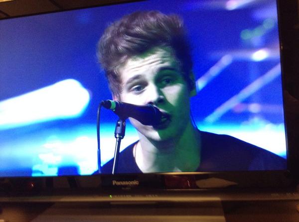katycatsdir's tweet photo. i tunes festival 鑑賞なう💟💟

#5sos #itunesfestival http://t.co/IdR1fBC9gt