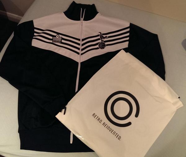 TalkingTHFC's tweet photo. Huge thank-you to @CampoRetro for this awesome 1978 Admiral Spurs Jacket! #THFC Get yours: http://t.co/5XrTOpxnlI http://t.co/D5vdloh56V