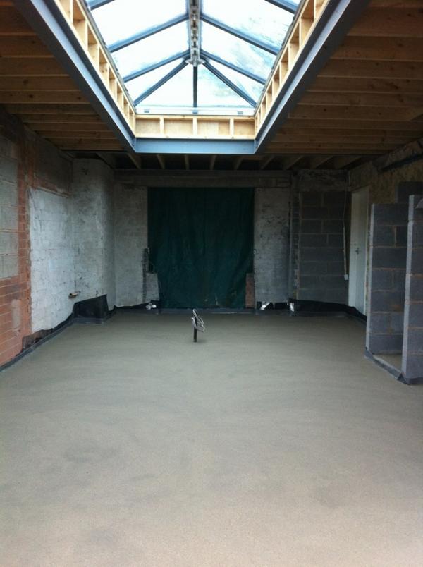 ScreedMasters's tweet photo. Kitchen extension laid this morning #premier mortars on UFH system installed by heat &amp; screed #joint effort http://t.co/EeUETswm4u