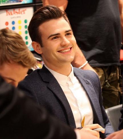 placinoshane's tweet image. @CollabroGlobal this is a perfect smile that would brighten up your day.man with a perfect smile @MichaelCollabro