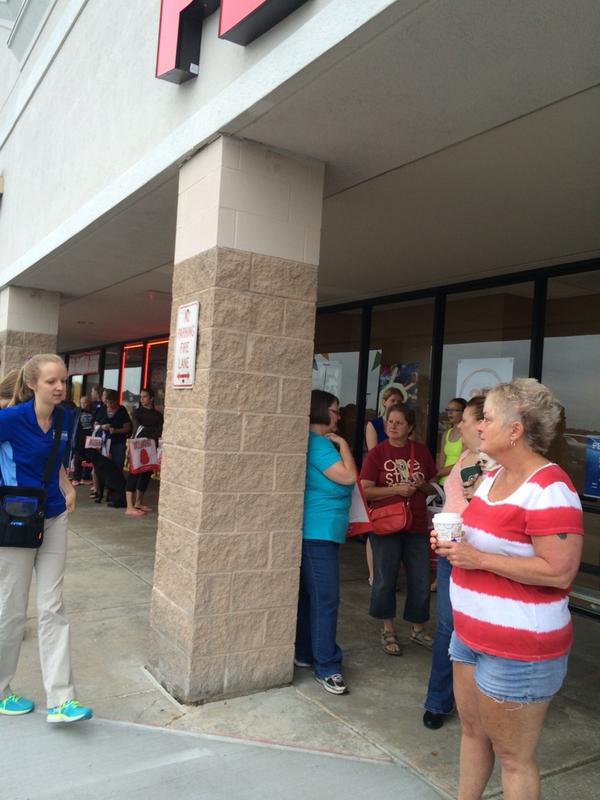 arimaceAFLM's tweet photo. GO #Store2522 in Geneseo NY!! Congrats Team! #inspiredbypets! http://t.co/NHeaDrc4t1