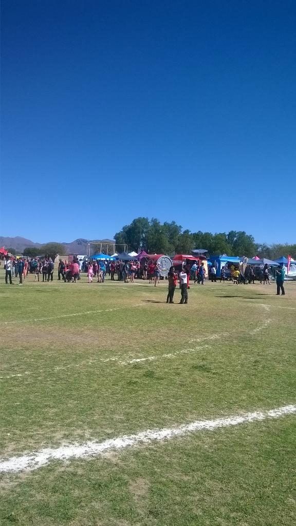 Die jong klomp sê hier is n lekker vibe vandag by <a href="/huisgenoot/">Huisgenoot</a> #HvW2014. Amper reg om te begin op die hoofverhoog!