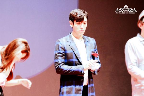 [Update][Pho] TOP @ "Tazza 2" Stage Greeting (8/9/14) Bw2h1vMCUAEugGE
