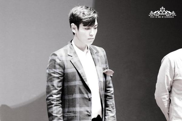 [Update][Pho] TOP @ "Tazza 2" Stage Greeting (8/9/14) Bw2h3ceCEAAkCkL