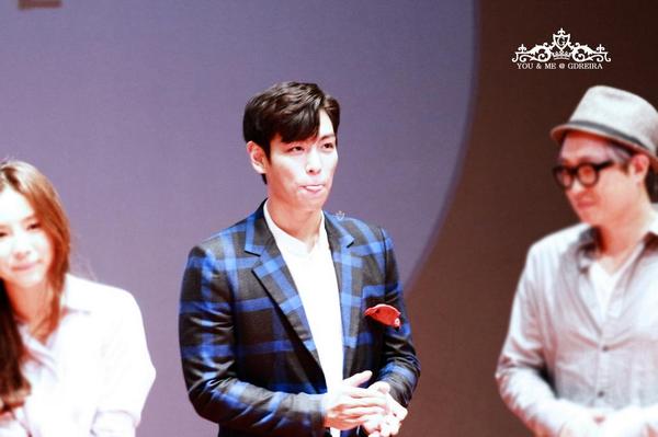 [Update][Pho] TOP @ "Tazza 2" Stage Greeting (8/9/14) Bw2hgVPCEAAxr3v