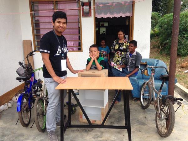 alfeeeeeeeq__'s tweet image. We did it #ChariTee30! Good job team @CTee30. Sbnyk 40 buah rumah utk Misi #1Rumah1MejaBelajar  @komedlendu