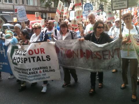 ReporterPhoenix's tweet photo. Britan fights for HealthCare
โHammersmith supports Darlington mum's
#marchfornhs
#999nhs
http://t.co/ukYyoQi1Skโ
By @honigsbaum @NHS_Fighter