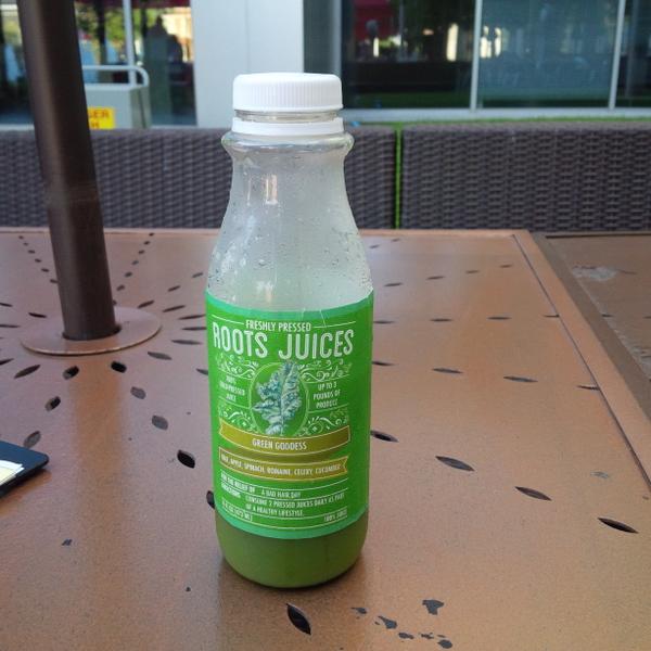 OneArtsPlaza's tweet photo. Having a @RootsJuices this morning from #onecommunitytable! Stop by from 8-12 in the plaza. enjoy free garage parking http://t.co/akT0LceLOg