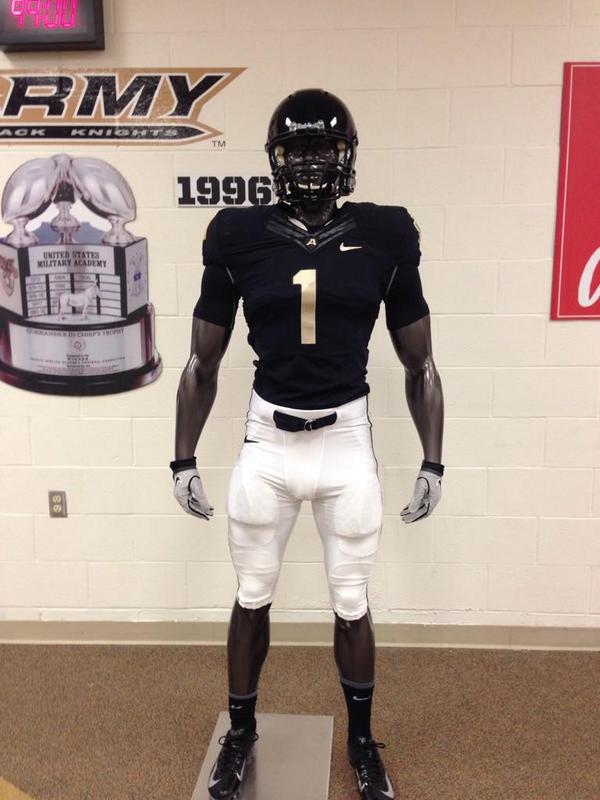 ChadK3Dad's tweet image. If you don't like the look of Army's unis for today's game, we can't be friends. #simplebutclean @ArmyEquip
