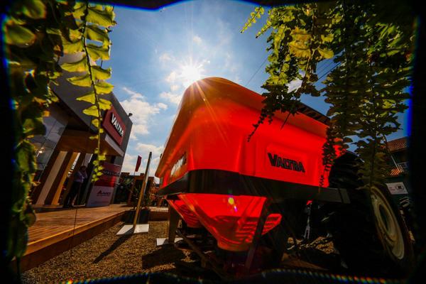 AGCOcorp's tweet image. #Valtra shined brightly at the 37th @expointer_rsshow! #Expointer2014