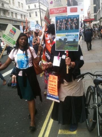 honigsbaum's tweet photo. Oi gov, can you spare threppence for our NHS #marchfornhs http://t.co/i6CSBSAuWf
