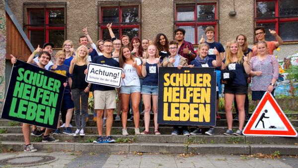SozialerTag's tweet photo. Jahresplanung beim Start up-Treffen von @SozialerTag! Aktionen gegen #Roma-#Diskriminierung auf dem #Balkan im Fokus! http://t.co/omcq8F0vMg