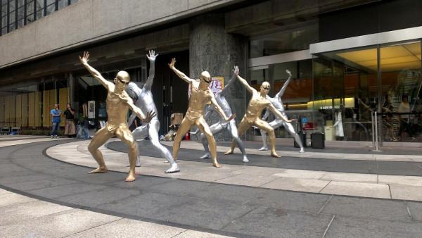 Revlis_WAM's tweet photo. 今日は池袋の東京芸術劇場前で金粉銀粉ショーのパフォーマンスがあったみたいですね。大駱駝艦の方々かな？銀粉ショーも見れるのは貴重な機会かもｗ http://t.co/HCOgtsqtSn