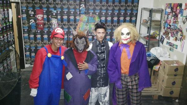 ClubMatinee03's tweet photo. Asi empezamos la fiesta de disfraces!!
#ExplotaClub http://t.co/zhToVqNvrx