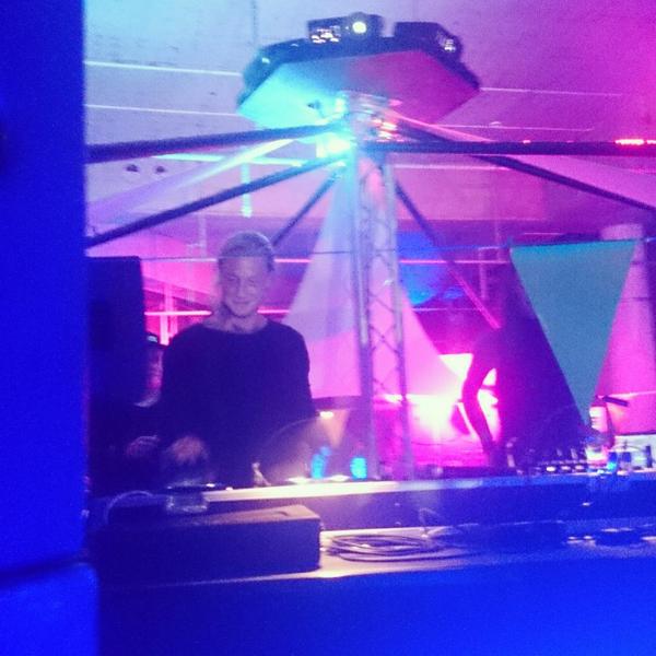 Karruselfest's tweet photo. @MORTENofficial!!! http://t.co/UsMQHZJB0F