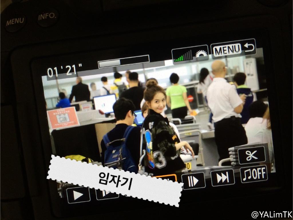 [PIC][05-09-2014]YoonA khởi hành đi Hồng Kông để tham dự sự kiện của thương hiệu "Pandora" vào sáng nay - Page 2 Bw3H3rVCcAAK0n9