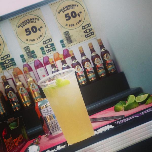 Karruselfest's tweet photo. Kommer I, Odense? Der er lækre drinks! #karruselfest #Odense http://t.co/O76kbm8gN1