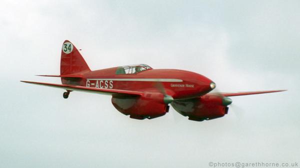 garethhorne's tweet image. Be good to to photograph the DH88Comet @Shuttleworth_OW tomorrow, been a while since I've seen it fly (21yrs 2 days!)