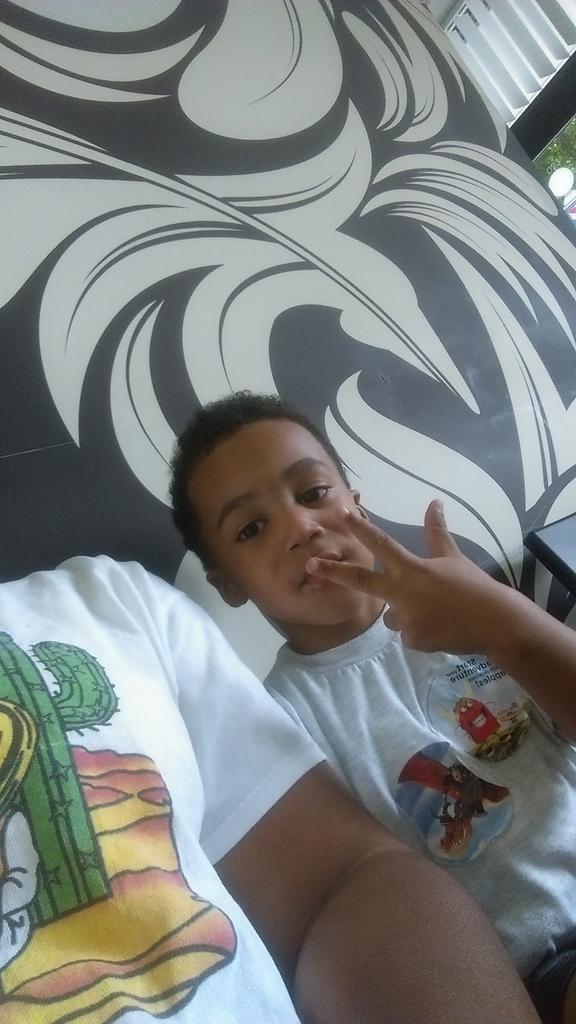 LovingmyCEO's tweet photo. Barber shop flow @ #Ghani studio #Twon http://t.co/pTGuvbu5D9