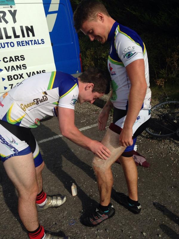 Liam giving Luke a good rub #NoPainNoGain
