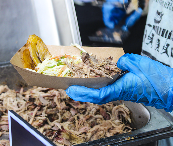 MeatopiaUK's tweet image. Jerk pork magic with fried plantain from @misspsbarbecue #PullThatPork #Meatopia2014