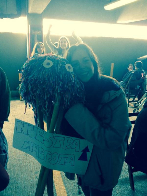 llaveronsonson's tweet photo. Empresaria del sector marketing con la mascota de Llaverón!👏👏 http://t.co/7laUeFiVXf