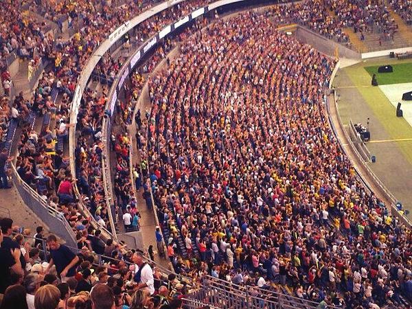 TyCSports's tweet photo. Más de 40 mil personas en un partido en Alemania y nuevo récord del mundo. ¿En qué deporte? http://t.co/IAQqYalEPI http://t.co/MFabXLPG0c