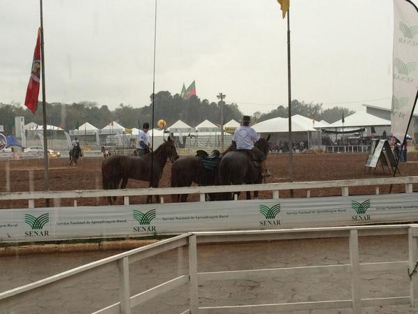 agoranotransito's tweet image. #Expointer2014: Mau tempo persiste em Esteio e volta a chover forte no Parque Assis Brasil. - @RdGuaibaOficial