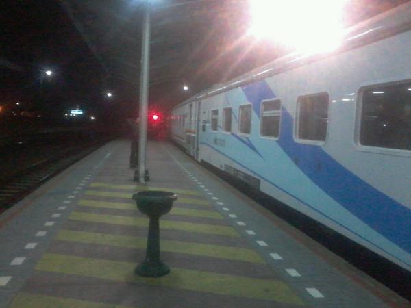 setyawwan1's tweet photo. Perjalanan menuju ke jogjakarta berhenti sejenak di cirebon. http://t.co/wumR7bKSb3