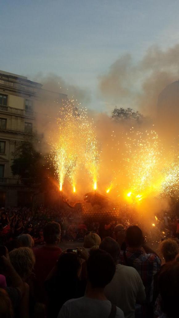 Espectacular #dracantonot de les <a href="/ForquesDeCanDeu/">Forques de Can Deu</a> en Fiesta Mayor de #Sabadell.