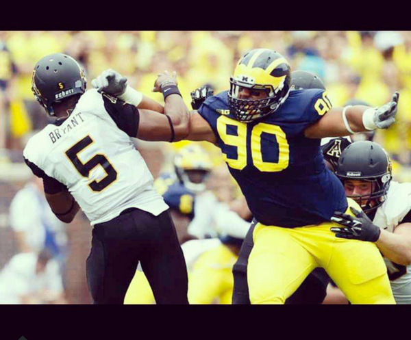 jackieeejaay's tweet photo. Go Michigan!  Head to head. 
#90 big blue. #bryanmone #TONGAAA
#FOE http://t.co/vaPtlVIQg2