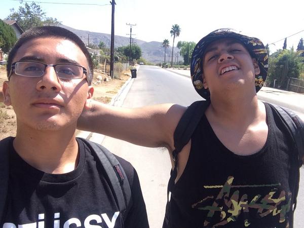 OhMarrrGod's tweet photo. Alex kicked us out and us walk home #FuckCacho http://t.co/xKvSXRvaql