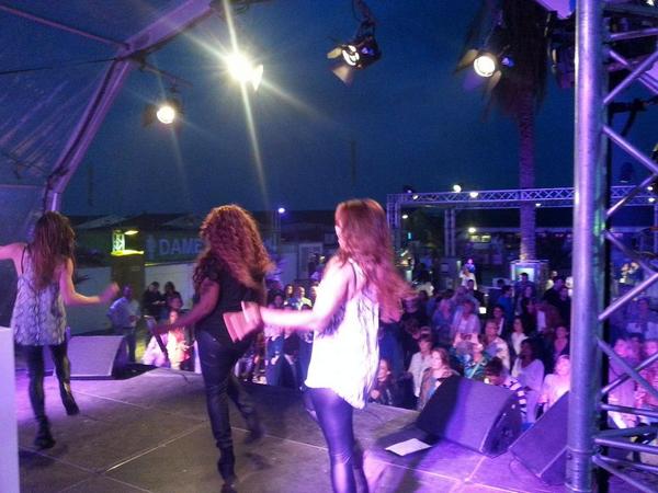 Diva of soul miss <a href="/BergetLewis/">Berget Lewis</a> laat zien waar ze héél goed in is <a href="/Strandconcert/">Zwoele ZomerGeluiden</a>