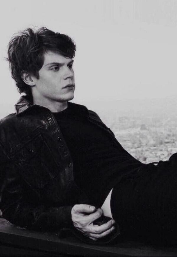 Evan Peters