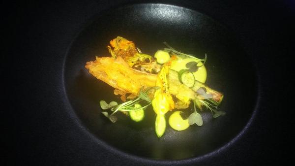 sharon41s's tweet photo. @SchoolHouseInn @EAttwell @WillBrownSH1 a real treat. Tempura of courgette flower. So different and delicious. http://t.co/DHEXm4Niwl