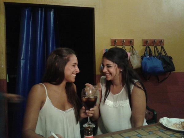 saritadr69's tweet photo. Feliz cumpleaños amiga,por muchos mas juntas!!!te quiero gordii  @CriisCarrera http://t.co/10XY1YTBpU