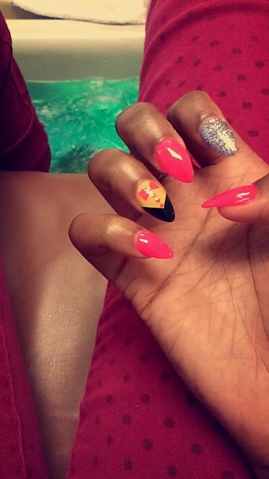 xAsiaNicole_'s tweet image. - Back At It Again. 💅
#NailStar ~#Pink #Yellow #Black #Glitter &amp;amp;´ #PinkBowTie~ *^__^* ..