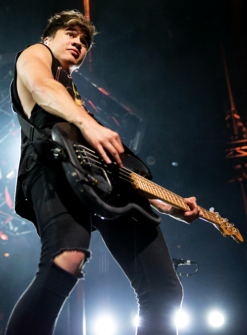 5SOS_Pref's tweet image. RT If you're a Calum girl :)