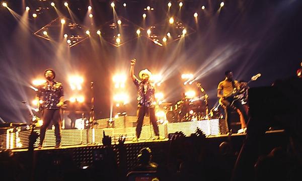 Edd_Vraz's tweet photo. Thank you @BrunoMars #capitanfuego in da haus!! http://t.co/v16rI7elox