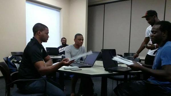 NSBEUCF's tweet photo. #NSBEUCF members putting in work at the study session! http://t.co/hbv03pfrLI