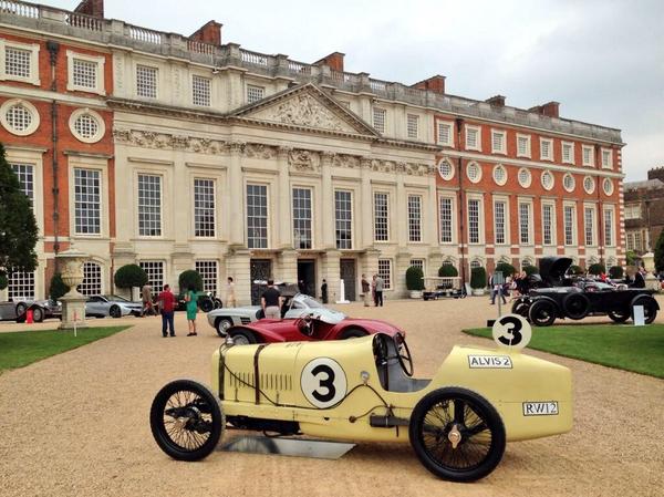 1250Alvis's tweet photo. @ConcoursUK Fabulous Alvis! @Alvisracer @AlvisNo1 #hamptoncourtpalace #ConcoursOfElegance #12/50 @VintageCarClub http://t.co/AAVRb4o4BX