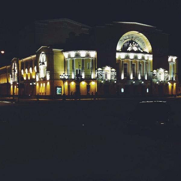 instaYaroslavl's tweet image. Сегодня мы домашние девчули👧👧👧Обожаю Волковский театр,всегда такой фотогеничный📷🏤#домашн... ift.tt/1CD2oA0