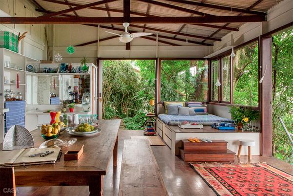 casacombr's tweet image. No meio da mata, um loft despojado para criar - abr.ai/1mXY1sn