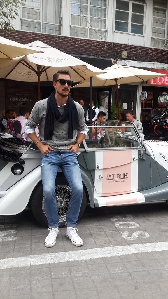 thomaspinkmx's tweet photo. Llegó @francisco_bk a conocer a Morgan. Y tú, ¿qué esperas? Te esperamos en Polanquito.  #ThomasPinkMx http://t.co/wIkdsxYGyS