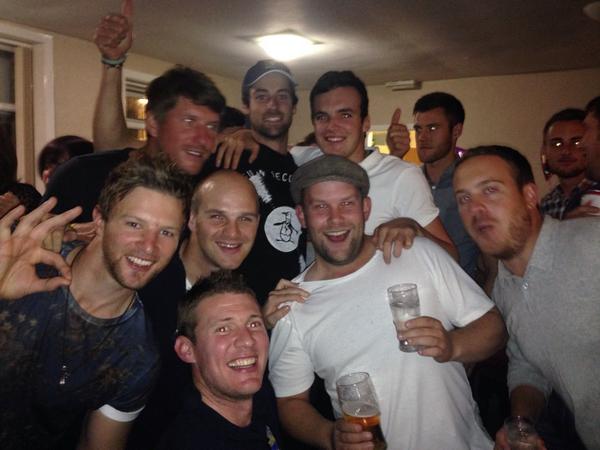 JakeDeAraugo's tweet photo. @Broadoakcc @ArmyBridgeCC #whatagaff #swillers http://t.co/hdsUxgMu0t