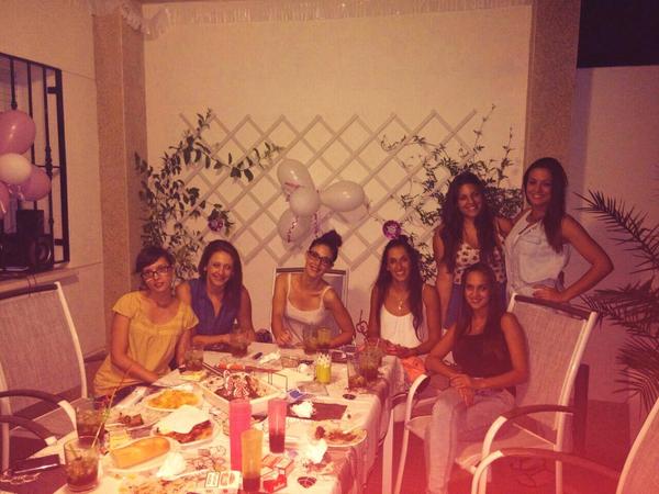 NereaJimenezM's tweet photo. ♥ @MelaniMR @laurath91 @SaraiOrtega19 @1989Esther @MariaySamuel8  #sory faltas tu @Rebecajj http://t.co/ZmXHLKl66l