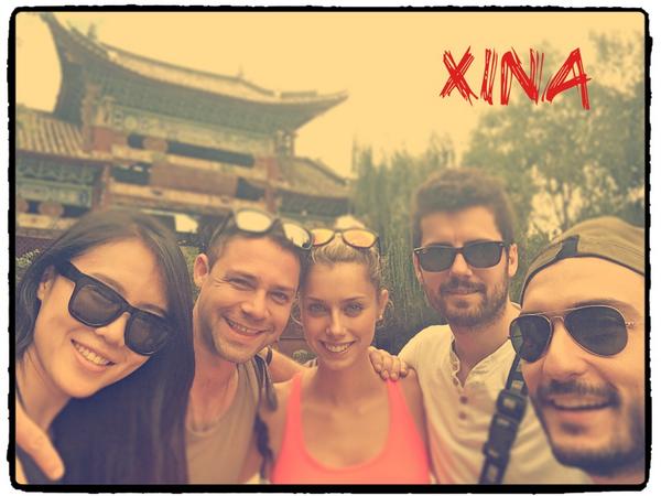 tedirobin's tweet photo. Amor,família,amistat...Grans moments que hem compartit a Xina. gRàCiEs!!! 🇨🇳✈️🚄 #motxilla #xina #experiències #shifu http://t.co/MKpG3KyLhK